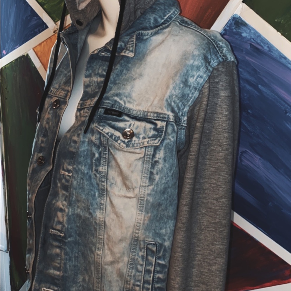 Jean jacket with cotton sleeves